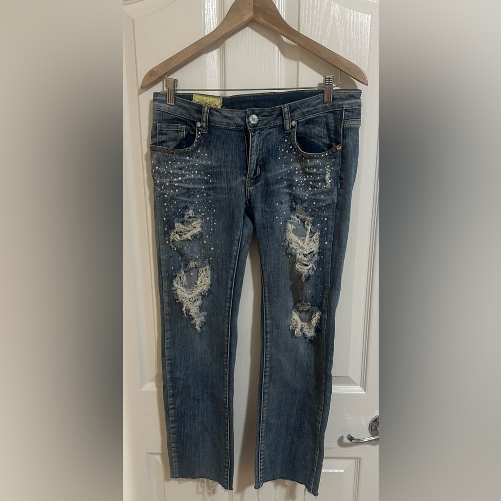 Machine Distressed Rhinestone Ripped Low Rise Cut Off Crop Stretch Jeans Sz 11. - Picture 1 of 10